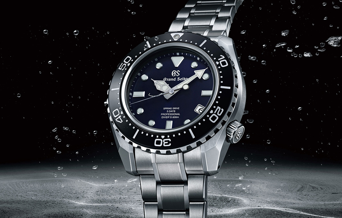 Grand Seiko旗艦店以品牌標誌性的深藍色 打造專屬的鑑錶空間。